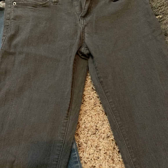 Two pairs of Jeans - Picture 3 of 6